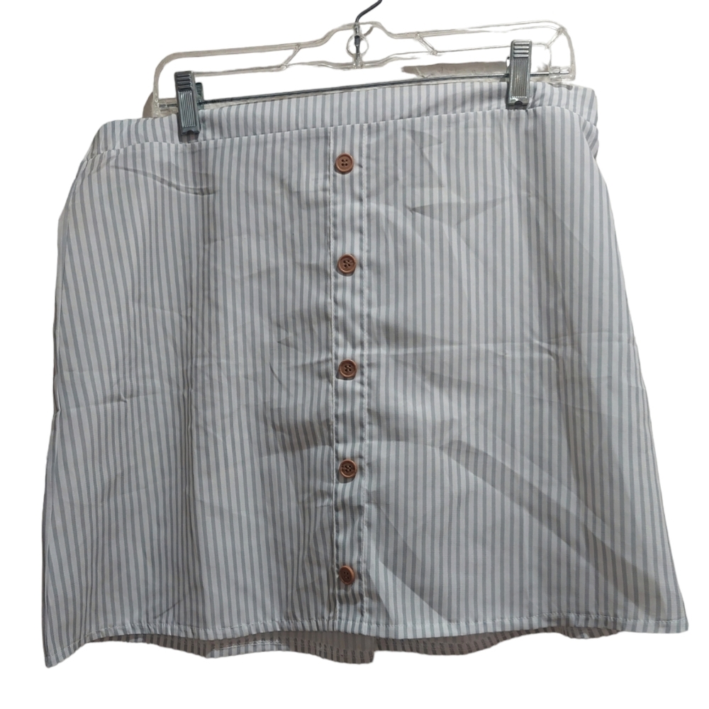 Style 5 Striped Gray & White Pinstripe Skirt Women's Size XL Button Detail NWT.